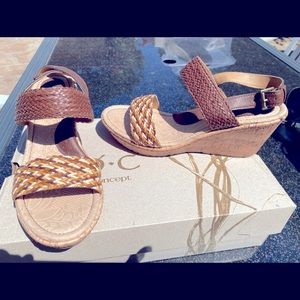 Never worn new Womens Leather & Cork wedge strap on sandals size 8 M Boc/Born